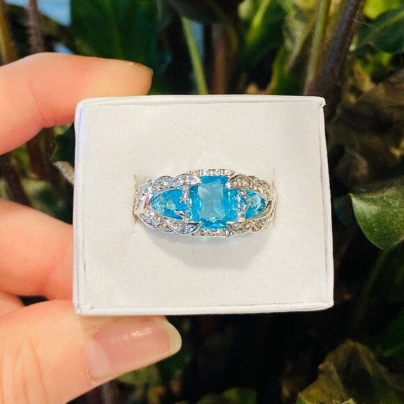 Elegant White & Blue Topaz Silver Cocktail Ring Size 9 NWOT - Picture 1 of 12
